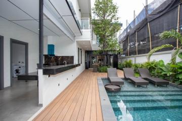 Newly Built Luxury 3-Storey Pool Villa