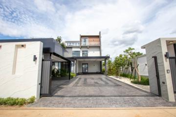 Newly Built Luxury 3-Storey Pool Villa