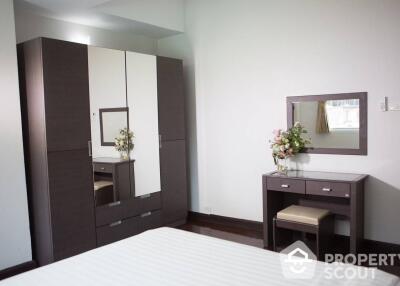 2-BR Apt. near MRT Si Lom