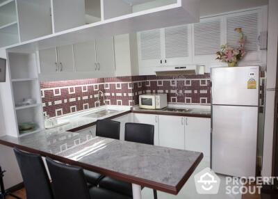 2-BR Apt. near MRT Si Lom