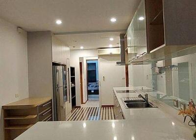 4-BR Apt. near BTS Phrom Phong