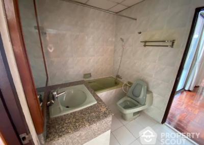 3-BR Apt. near MRT Sukhumvit