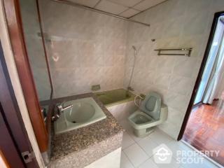 3-BR Apt. near MRT Sukhumvit