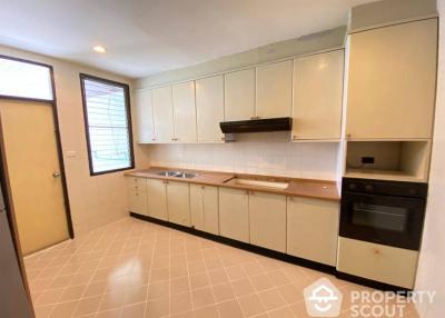 3-BR Apt. near MRT Sukhumvit