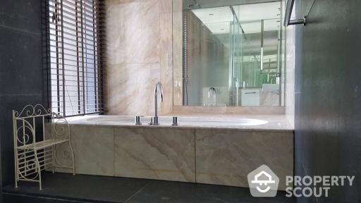 3-BR Condo at The Met Sathorn near BTS Chong Nonsi (ID 513556)