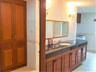 Cosy Beach Townhouse for Sale in Pattaya