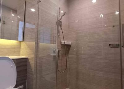 1-BR Condo at Whizdom Essence Sukhumvit near BTS Punnawithi