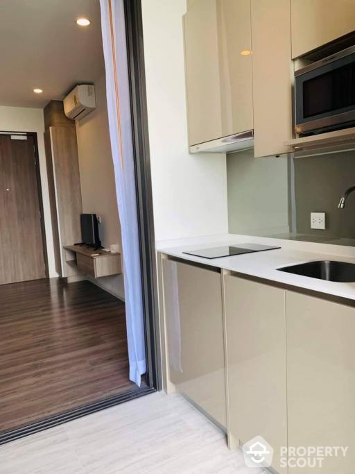 1-BR Condo at Whizdom Essence Sukhumvit near BTS Punnawithi