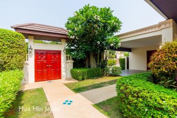 Thai - Bali Style 4 Bedrooms Pool Villa in Multipul Award Winning Develper on Soi 88 (Completed, Furnished)