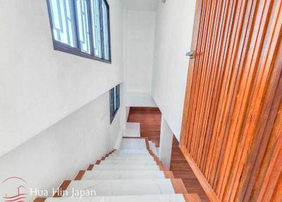 Newly Completed Modern 5 Bedroom Pool Villa with Great View, 15 min South of Hua Hin