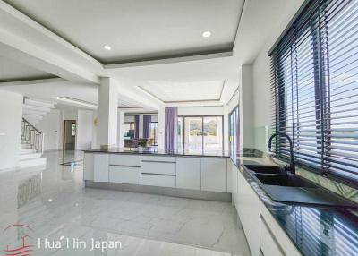 Newly Completed Modern 5 Bedroom Pool Villa with Great View, 15 min South of Hua Hin