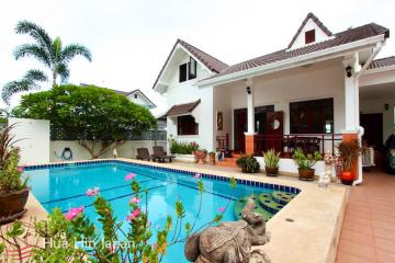 Cozy 3 Bedroom Pool Villa only 1 km from Pak Nam Pran Beach Area (Completed, Furnished)