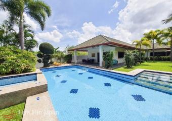 **Recently Remodeled** Spacious 3 Bedroom Pool Villa off Pala U road, Close to Downtown