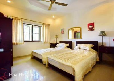 A Large 3 Bedroom Pool Villa with Beautiful Tropical Garden near Khao Tao Beach