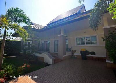 2 Bedroom House with Spacious Garden near Mahar Samutr Country Club and Banyan Golf