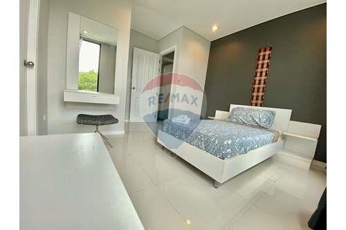 202 Sqm., 4 Beds, 3 Baths Condo listed for ฿ 14,000,000.