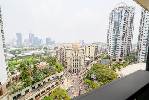 Stunning Condo with Seamless Access to BTS Phrom Phong on Sukhumvit 24