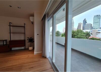 Newly Renovated 3 Bedrooms with Open Kitchen at 33 Tower: A Modern Haven for Comfort and Style - 920071001-12037