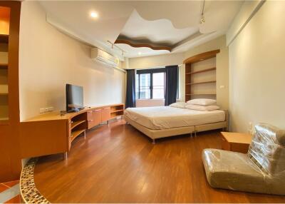 อพาร์ทเมนต์ 2 ห้องนอนที่ได้รับการปรับปรุงใหม่พร้อมระเบียงใกล้ BTS Phromphong -