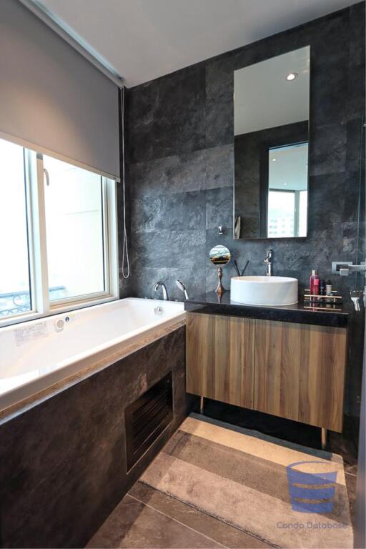 Royce Private Residence Sukhumvit 31 3 Bedroom 3 Bathroom For Sale