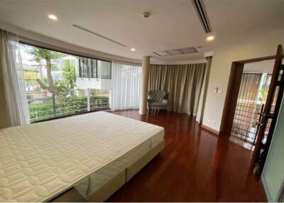 Luxurious Pet-Friendly Penthouse Duplex with 4 Bedrooms in Phrom Phong - Just a Stone
