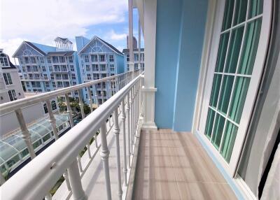 Grand Florida Beachfront Condo for Sale