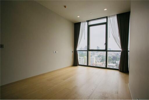 Prime Location at Monument Thong Lor Condo: Unfurnished Room in CBD Offers Unbeatable Convenience in Bangkok