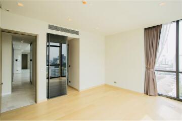 Prime Location at Monument Thong Lor Condo: Unfurnished Room in CBD Offers Unbeatable Convenience in Bangkok