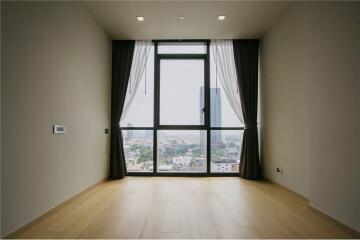 Prime Location at Monument Thong Lor Condo: Unfurnished Room in CBD Offers Unbeatable Convenience in Bangkok