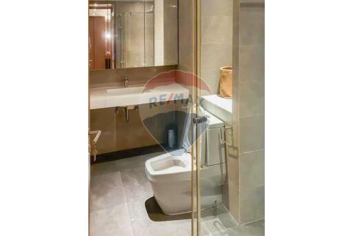 "Stunning 2BR Condo in Vibrant Khlong San!"