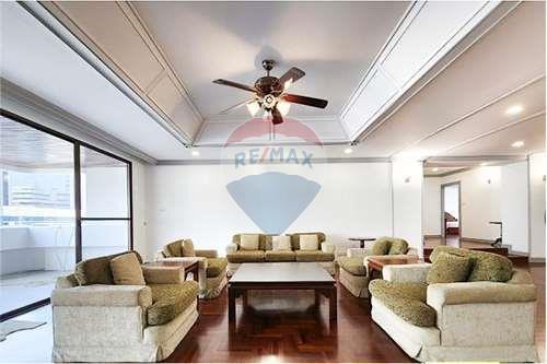 Spacious & Homely 3BR Apartment for Rent Asoke