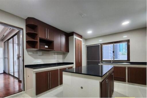 Spacious & Homely 3BR Apartment for Rent Asoke