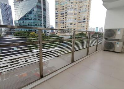 Condo for rent huge balcony  3+1 bedrooms La Citta Thonglor Soi 8