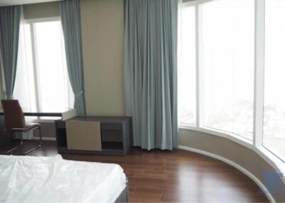 [Property ID: 100-113-22547] 3 Bedrooms 4 Bathrooms Size 160Sqm At Menam Residences for Rent 100000 THB