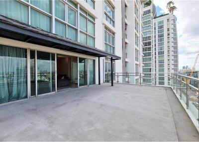 Price Drop rare unit 3 bedrooms with big terrace high floor at Nusasiri Grand