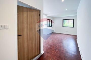 For Sale brand new house open plan with natural light 4 bedrooms in secure compound Sukhumvit 71 - 920071001-11995