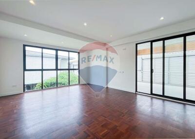 For Sale brand new house open plan with natural light 4 bedrooms in secure compound Sukhumvit 71