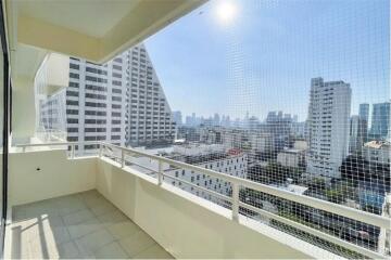 For Sale new 2 bedrooms corner unit on 14 floor Saranjai Mansion