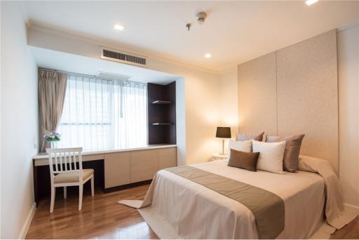 For Rent Spacious new renoavted 4 bedrooms with balcony in Sukhumvit 16 close to Park