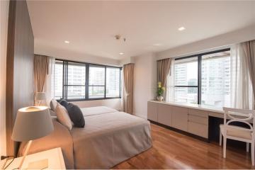 For Rent Spacious new renoavted 4 bedrooms with balcony in Sukhumvit 16 close to Park