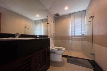 Pet-friendly townhouse 4 bedrooms with share pool in secure compound Soi Soonvijai. - 920071001-11979