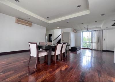 Pet-friendly townhouse 4 bedrooms with share pool in secure compound Soi Soonvijai. - 920071001-11979