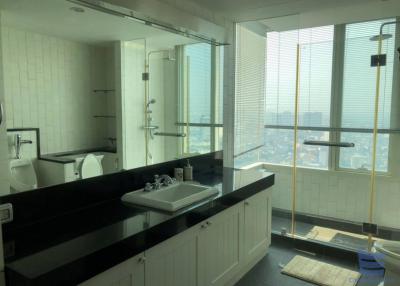 [Property ID: 100-113-26668] 2 Bedrooms 3 Bathrooms Size 145Sqm At Watermark Chaophraya for Rent 65000 THB