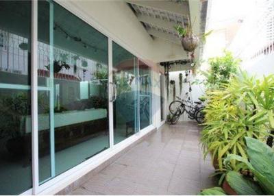 For Sale with Tenant Townhouse 2 Bedrooms 200 Sqm. Special Price. - 920071001-11980