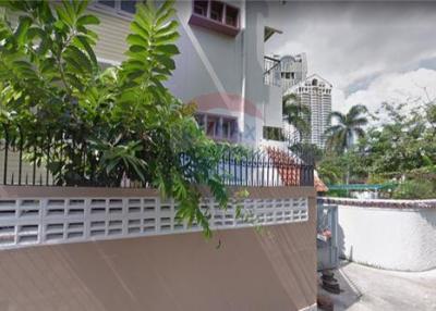 For Sale with Tenant Townhouse 2 Bedrooms 200 Sqm. Special Price. - 920071001-11980