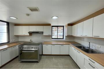2 bedrooms for rent close to BTS Chidlom - 920071001-11924
