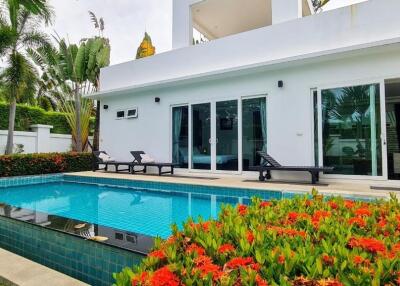 Palm Oasis Pool Villa for Sale in Pattaya