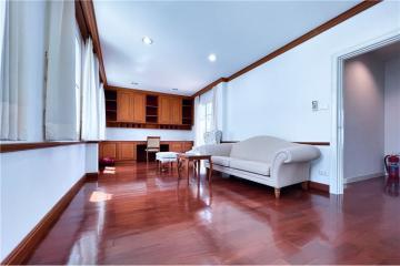 For rent townhouse 4 bedrooms in private compound Sukhumvit 55 ( Thong-Lor ) - 920071001-11975