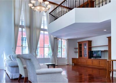 For rent townhouse 4 bedrooms in private compound Sukhumvit 55 ( Thong-Lor ) - 920071001-11975