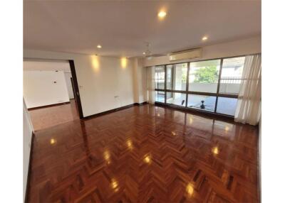 Pet friendly apartment 3+1 bedroom big balcony in Phrom Phong